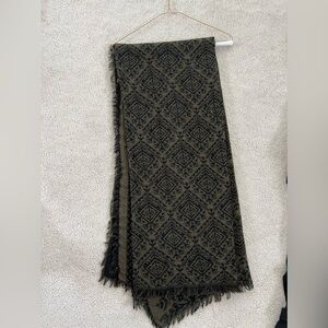BP Jacquard Scarf